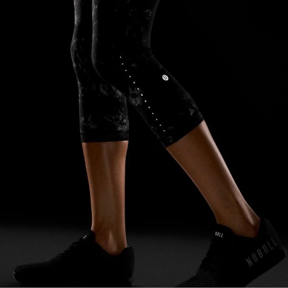 Lululemon Swift Speed High-Rise Crop 21" Aquila Black Multi Running Leggings 4 - Picture 2 of 8